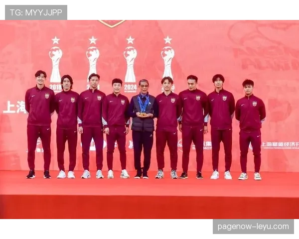 上海海港战袍焕新，士气高涨迎战新赛季